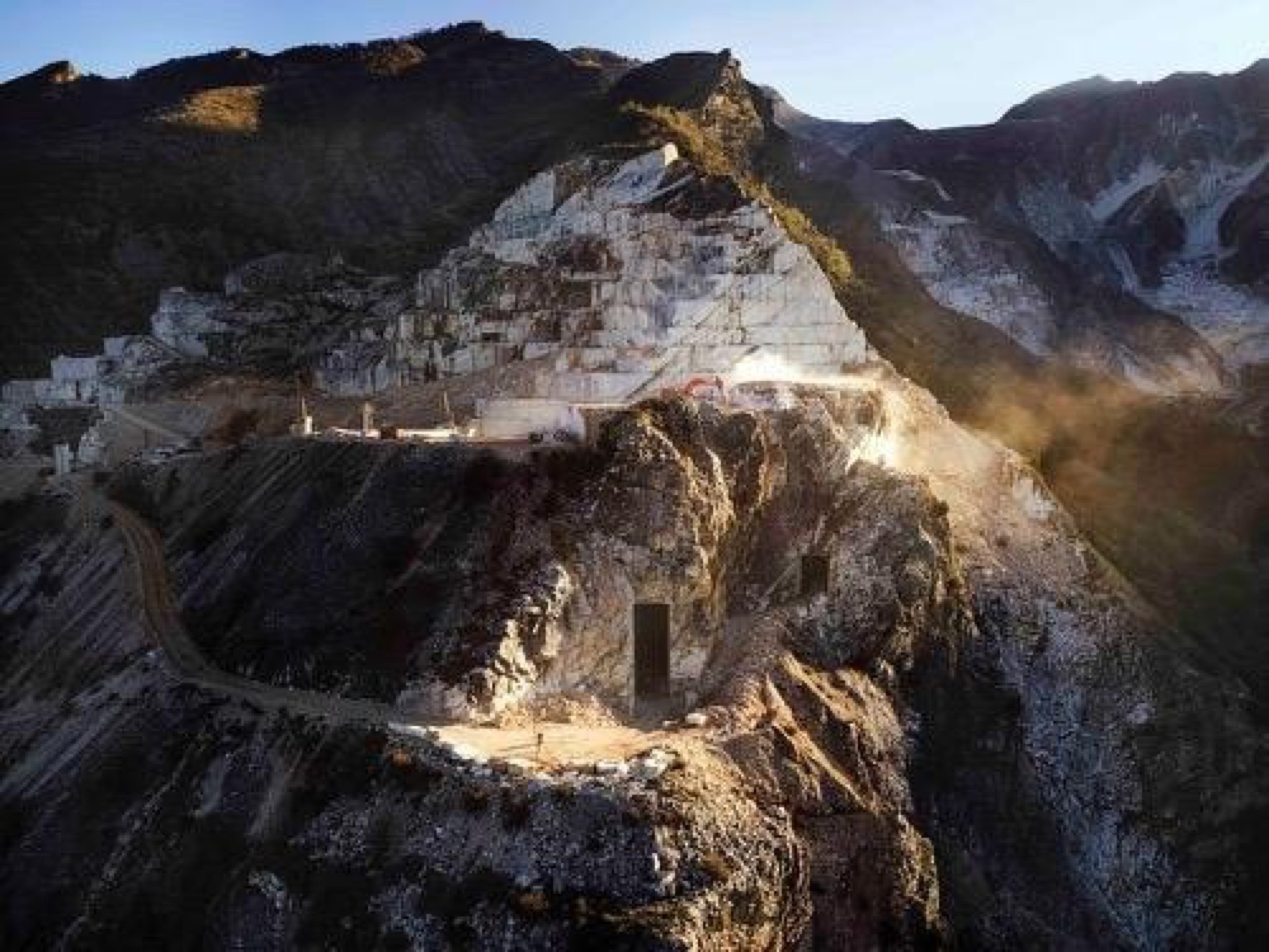 Cava Ruggetta 17, Carrara, alle Alpi Apuane