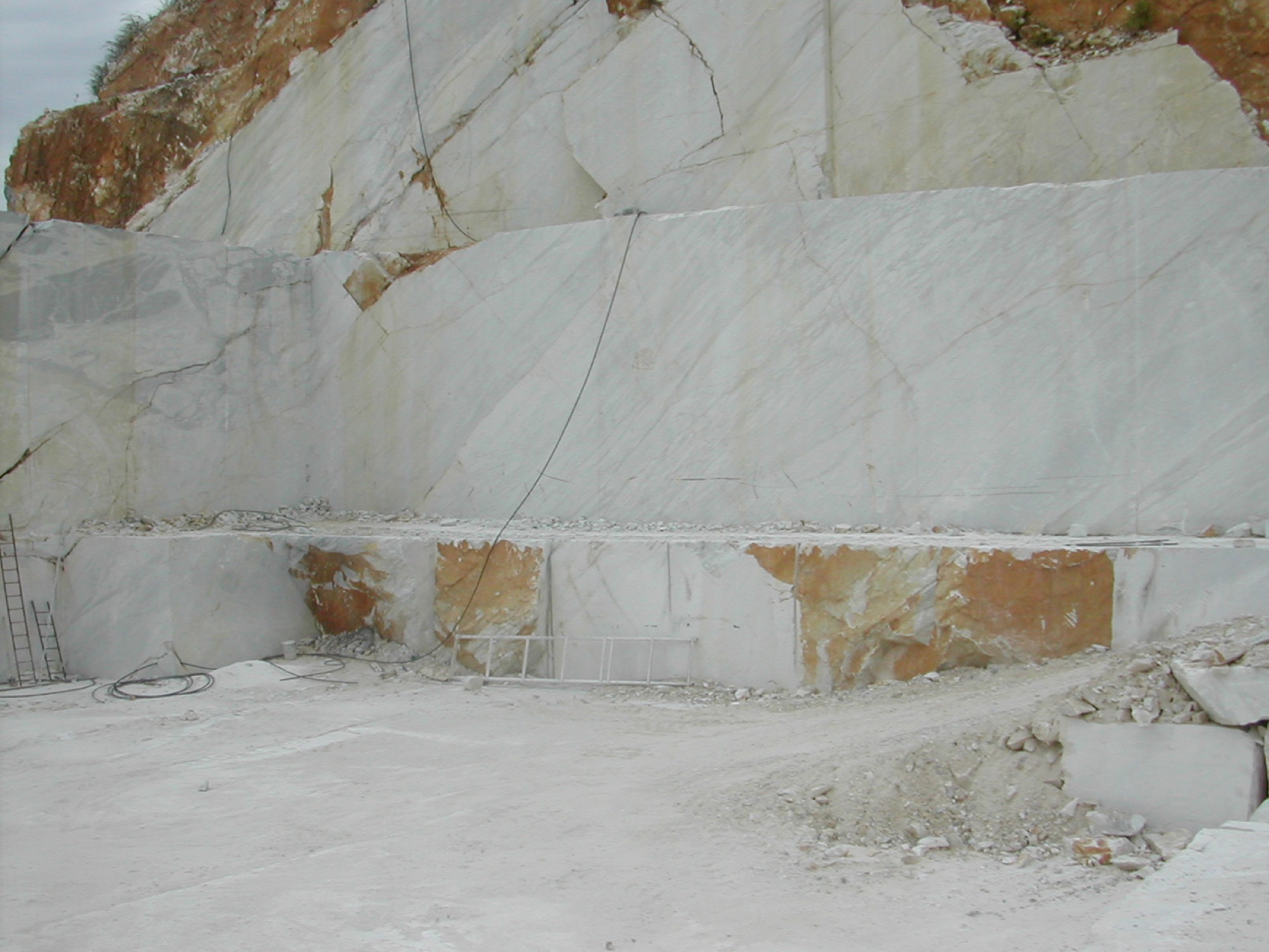 Parete della cava Ruggetta a Carrara, marmo Calacata Borghini