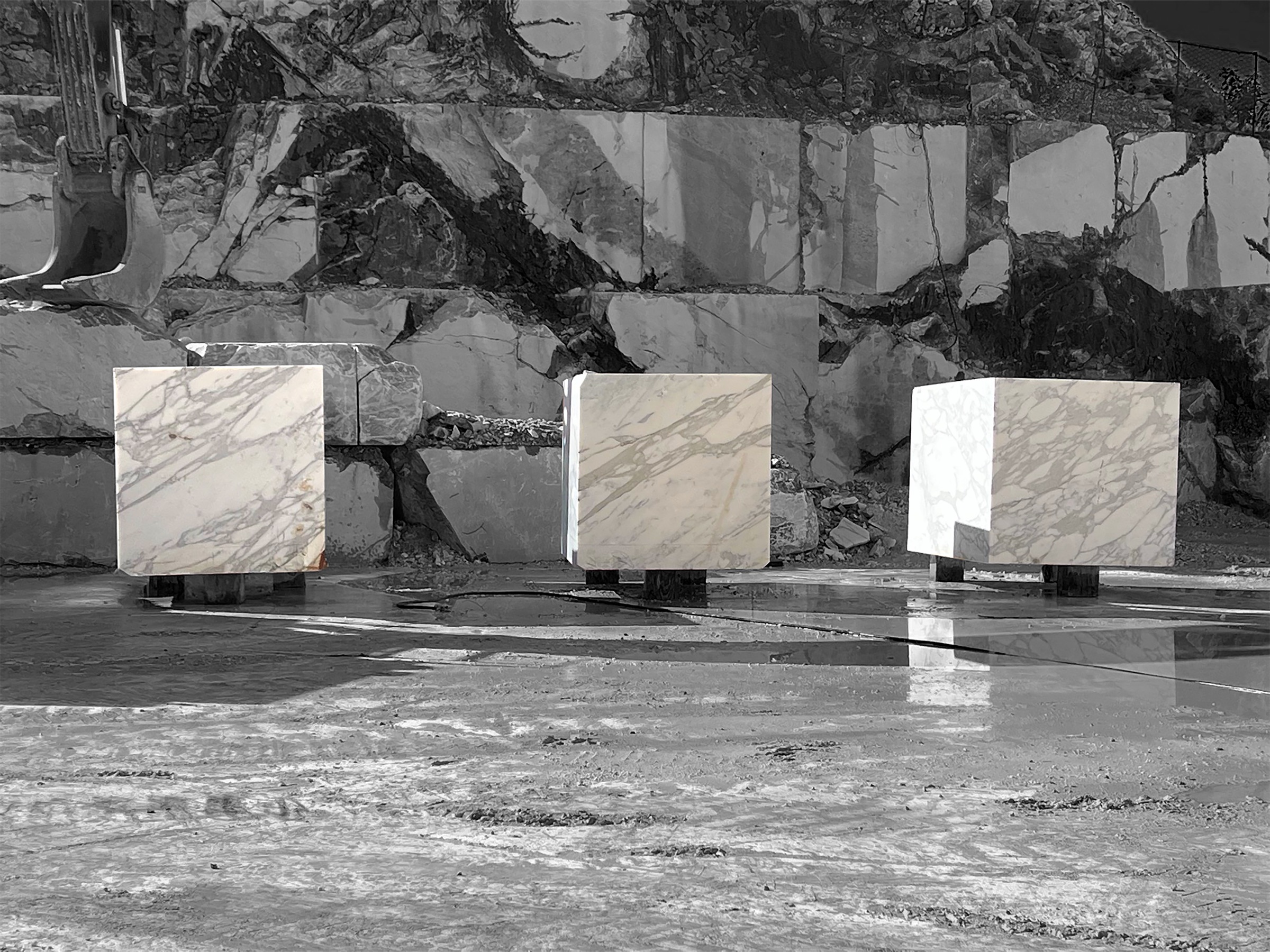Blocchi di marmo Calacata Borghini estratti a Carrara per l export